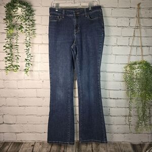 L.L. Bean Favorite Fit Classic Blue Jeans Flared Legs Women's Size 8 EUC